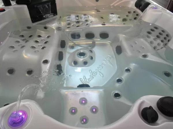 Spa Infiny 5 places thérapeutique BLUE LAGOON SPAS