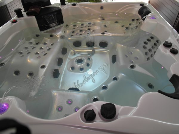 Spa Infiny 5 places thérapeutique BLUE LAGOON SPAS