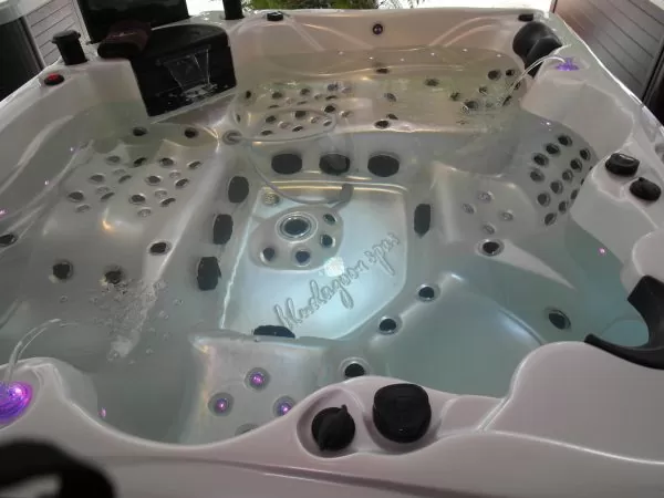 Spa Infiny 5 places thérapeutique BLUE LAGOON SPAS