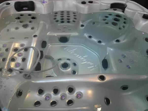 Spa Infiny 5 places thérapeutique BLUE LAGOON SPAS