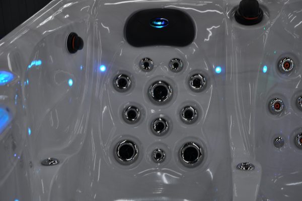 Spa Adagio , 98 jets , 5 places , gamme Relaxation Blue lagoon spas