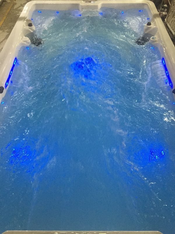 spa de nage Storm pro + spa cookies 3 places par Blue Lagoon spas