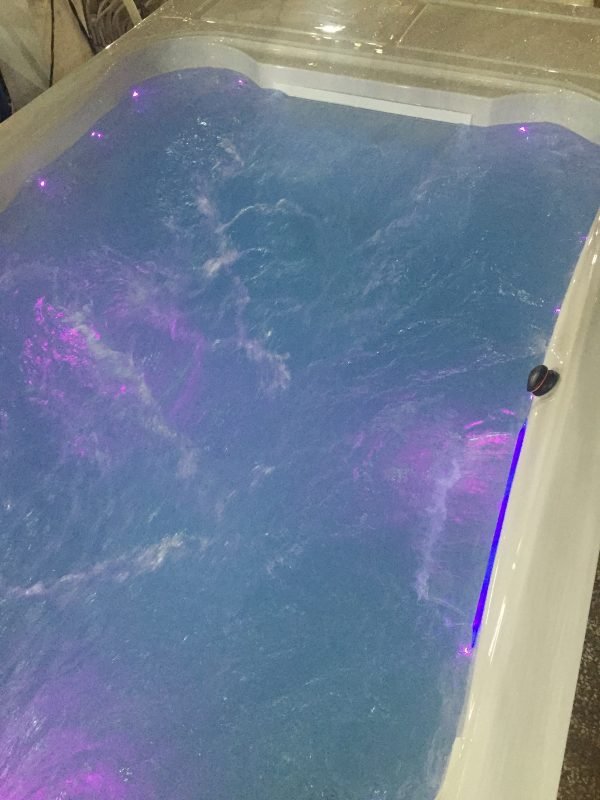 spa de nage Storm pro + spa cookies 3 places par Blue Lagoon spas