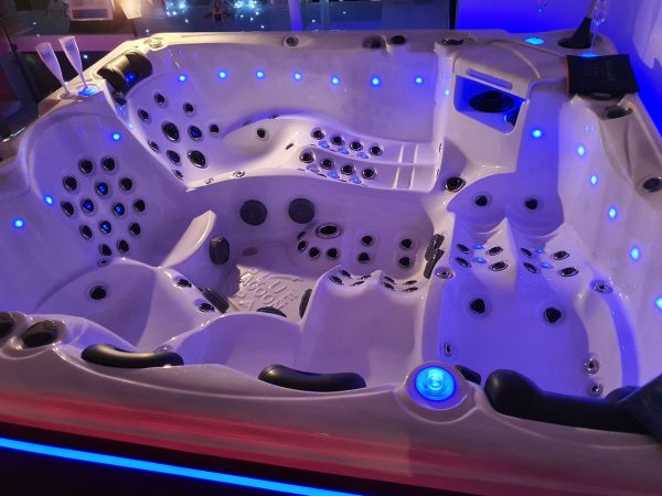 spa eternity 6 places thérapeutique par blue lagoon spas