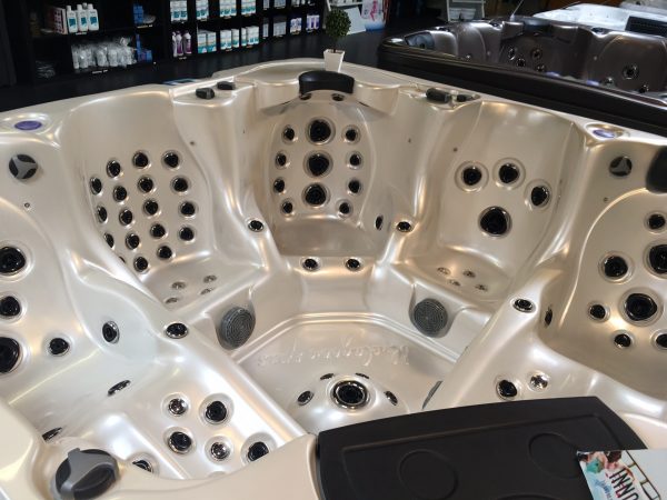 OFFRE DUO SPA INFINY + ABRIS COVANA motorisé