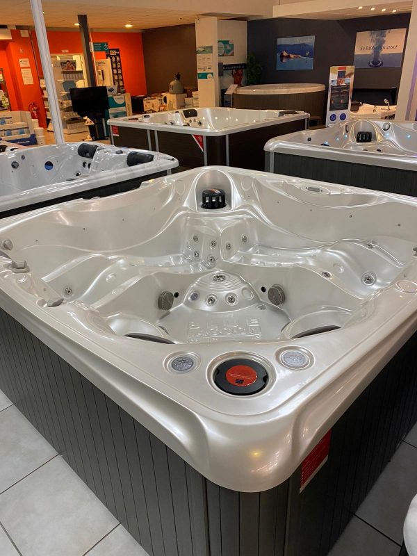 spa STELLA 6 places  ,gamme Détente Blue lagoon spas